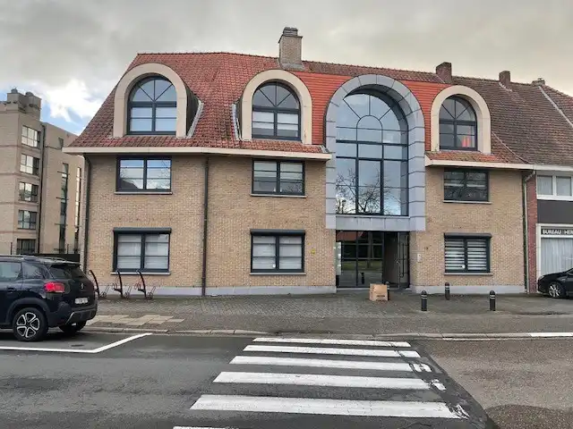 Gelijkvloersappartement met 2 slaapkamers, 2 badkamers en tuin foto {{pictureIndex}}