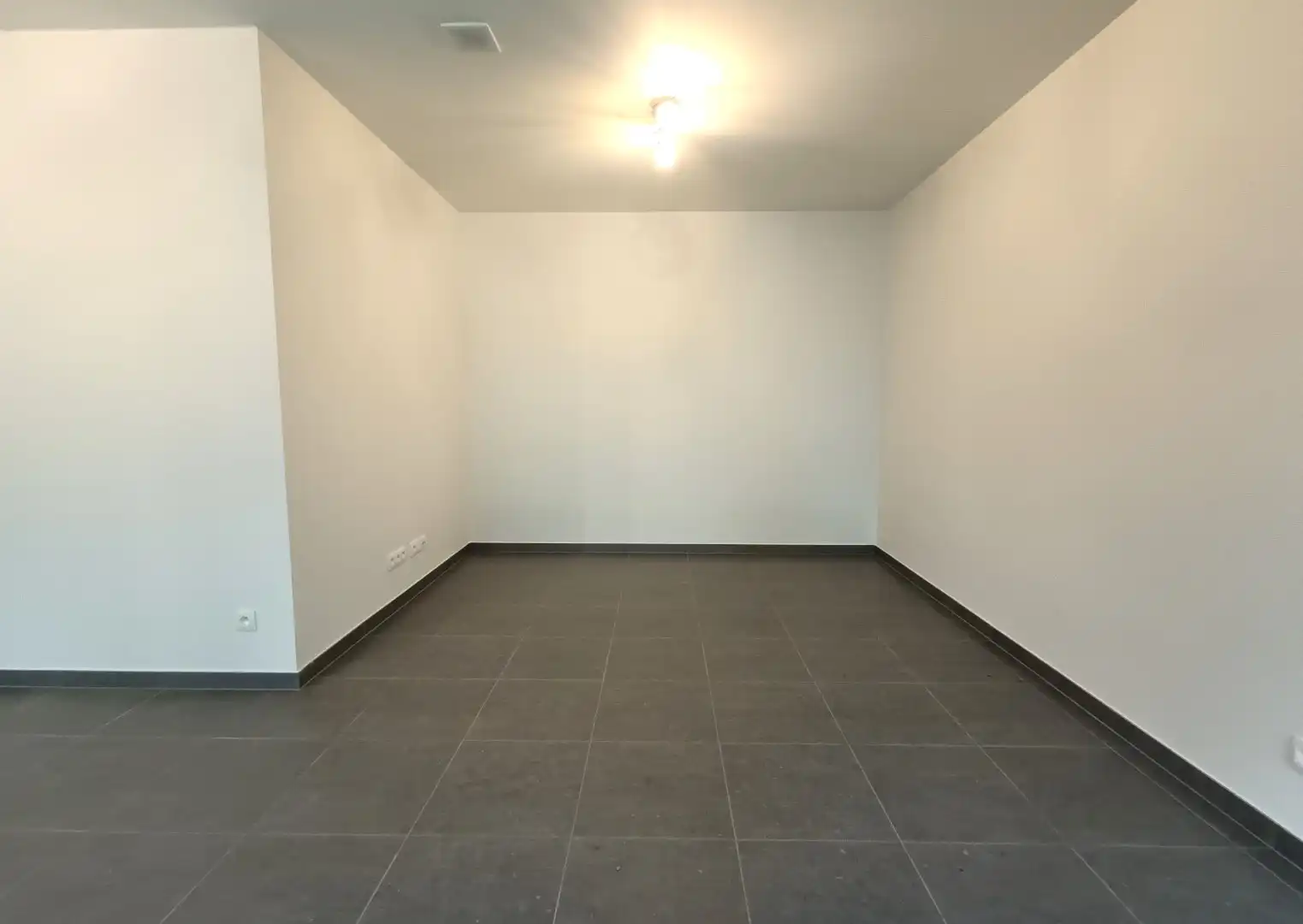 MODERN APPARTEMENT MET RUIM TERRAS EN AUTOSTAANPLAATS foto 7