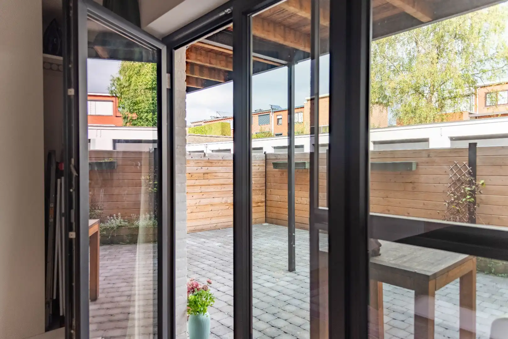 Luxueus en energiezuinig gelijkvloers met 2 slk, tuin én terras foto 11