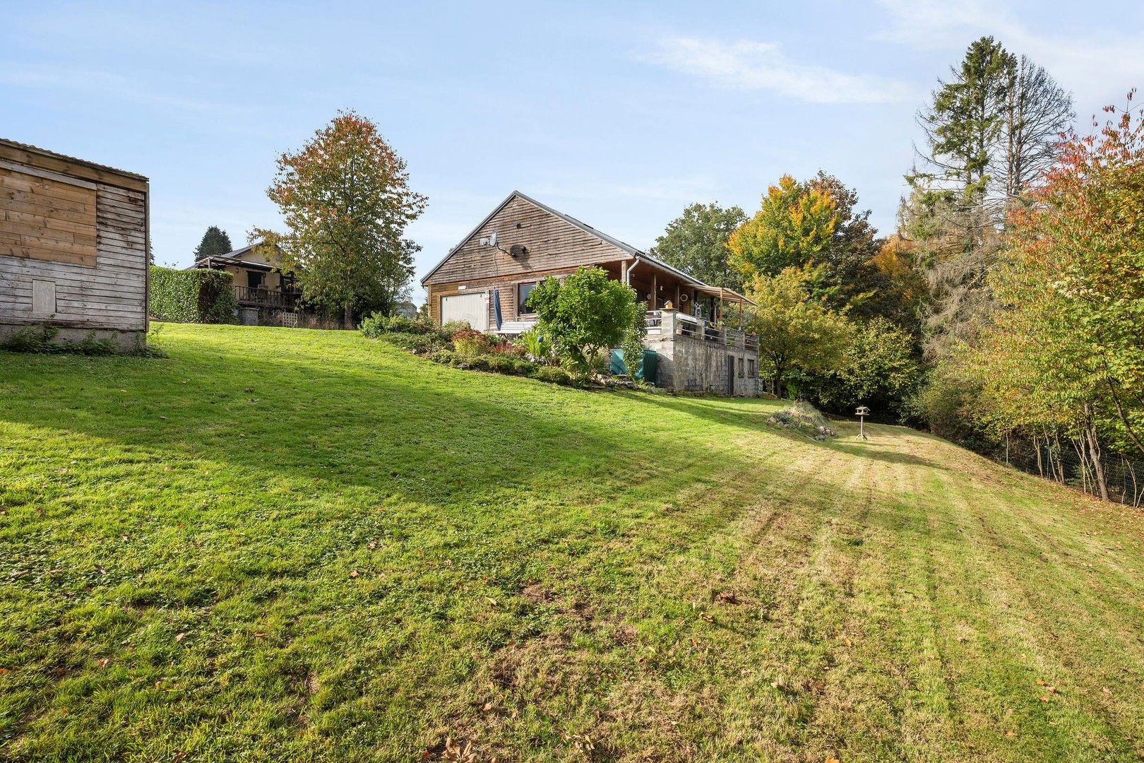 Gezellige chalet met 3 kamers in het vakantiedomein "Le Caillou d'Eau" te Pétigny Couvin met zicht op het riviertje l'Eau Noire - Chalet confortable de 3 chambres dans le domaine de vacances « Le Caillou d'Eau » à Pétigny Couvin avec vue sur la rivière l'Eau Noire foto 5