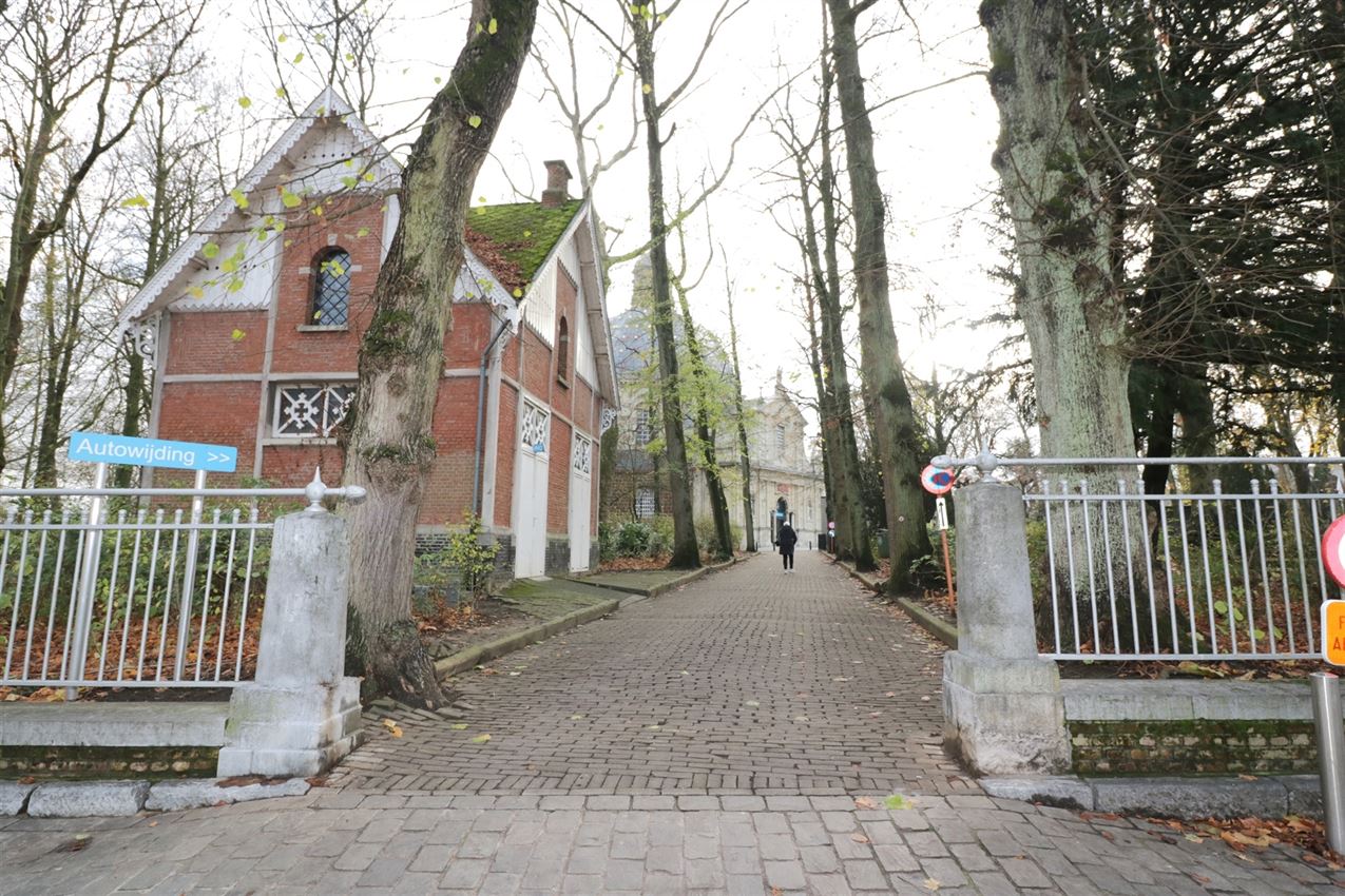 handelszaak met hoge zichtbaarheid en mooie etalage  foto 22