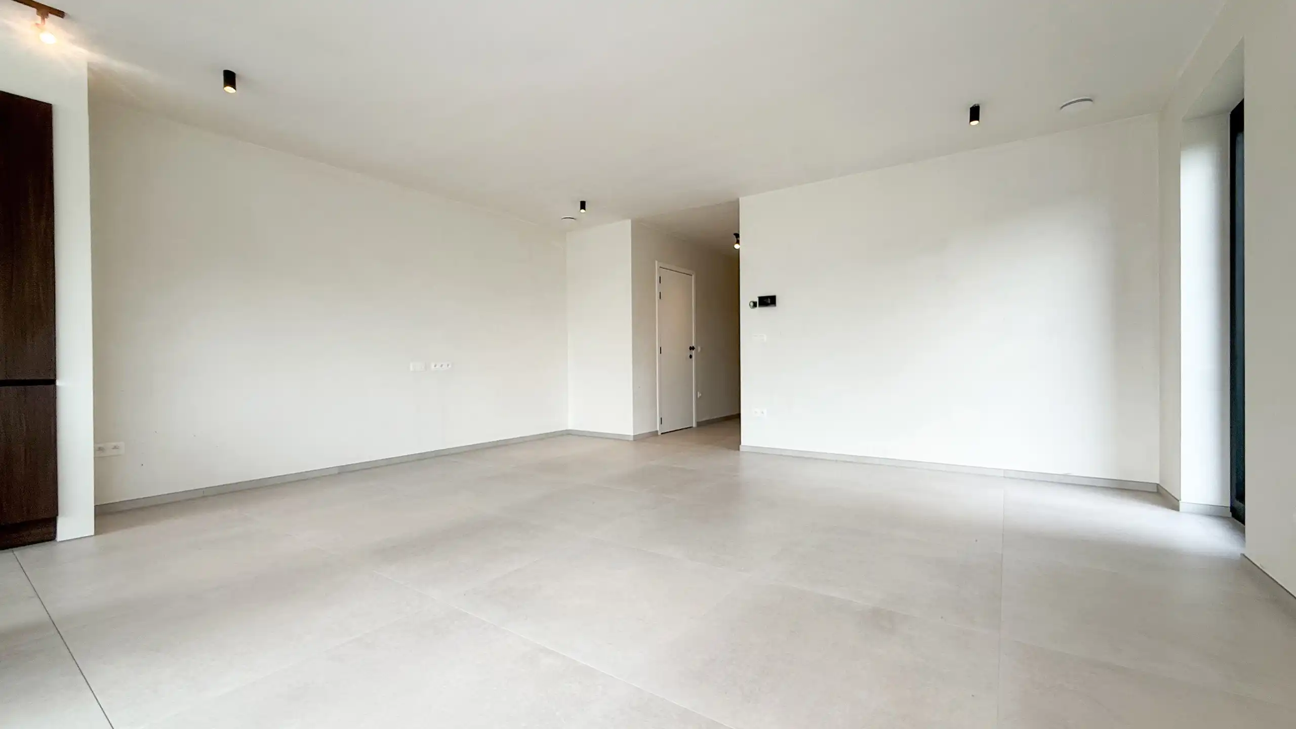Kwalitatief afgewerkte nieuwbouwwoning op centrale ligging! foto 14