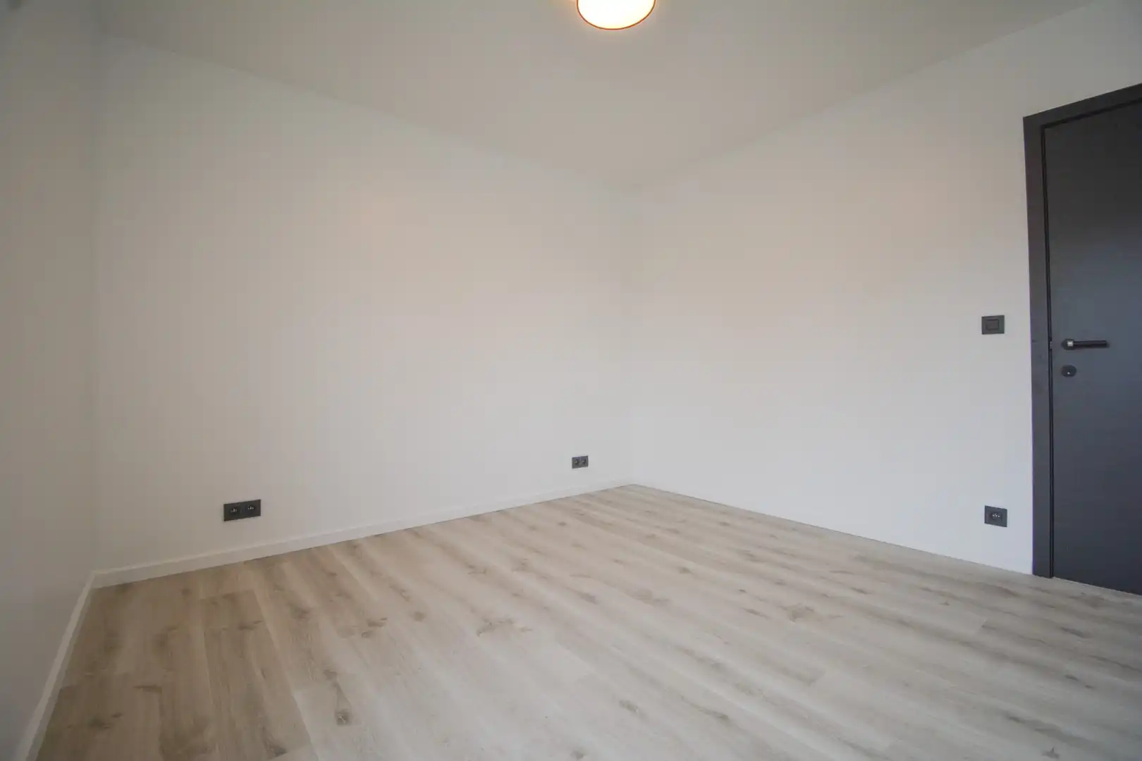 Instapklaar gelijkvloers appartement met garage te Roeselare foto 12