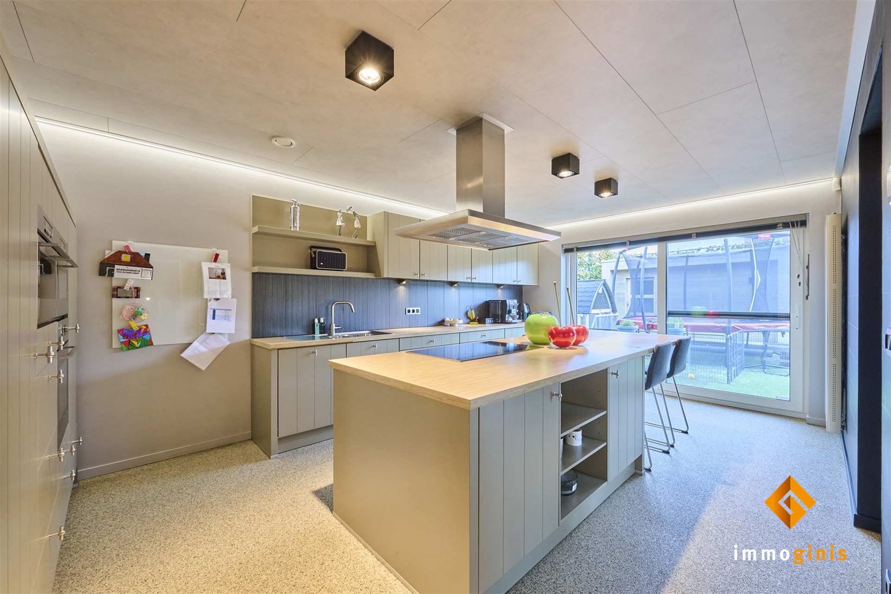 Recente, moderne woning met 3 à 4 slaapkamers en zwembad op perceel van 5a01ca, in een doodlopende straat. foto 6