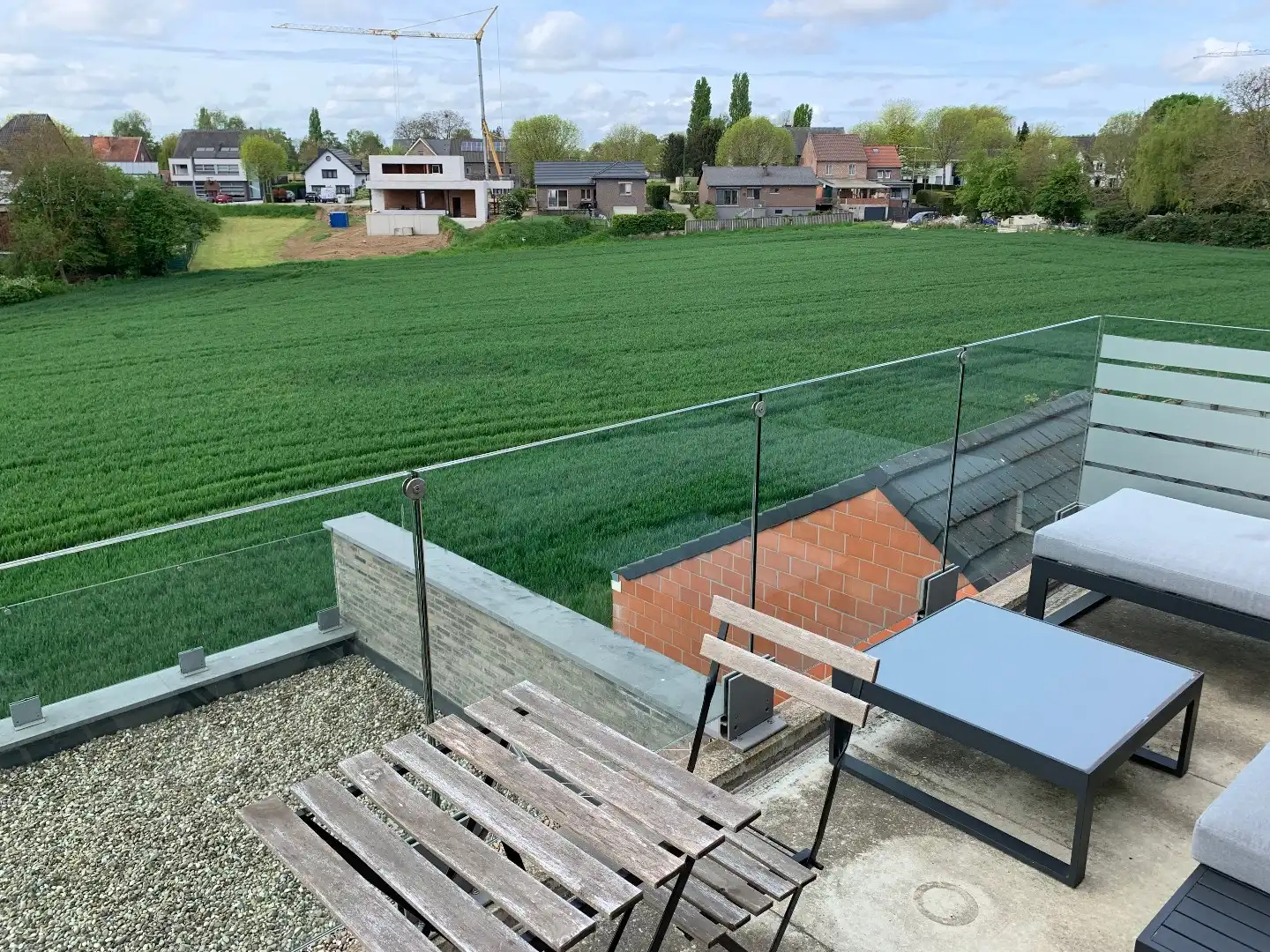 GEZELLIG APPARTEMENT MET 2 SLAAPKAMERS, TERRAS, KELDER EN 1 AUTOSTANDPLAATS TE BILZEN!  foto 4