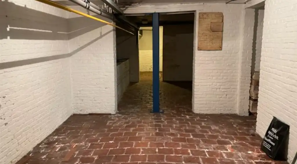 Gerenoveerd kantoorgebouw te huur foto 15