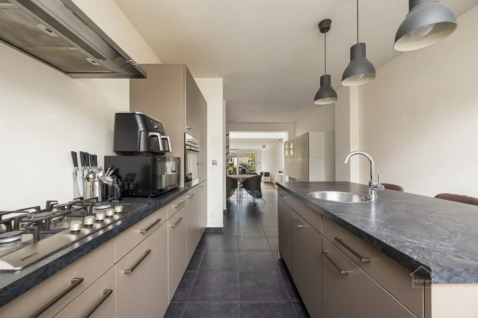 Instapklare woning met ruime tuin in Antwerpen te koop!  foto 5