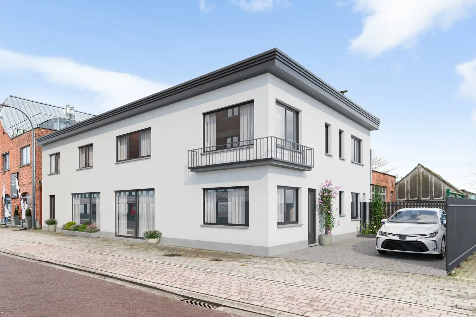 Veelzijdig handelspand met appartement en openbare parking foto 14