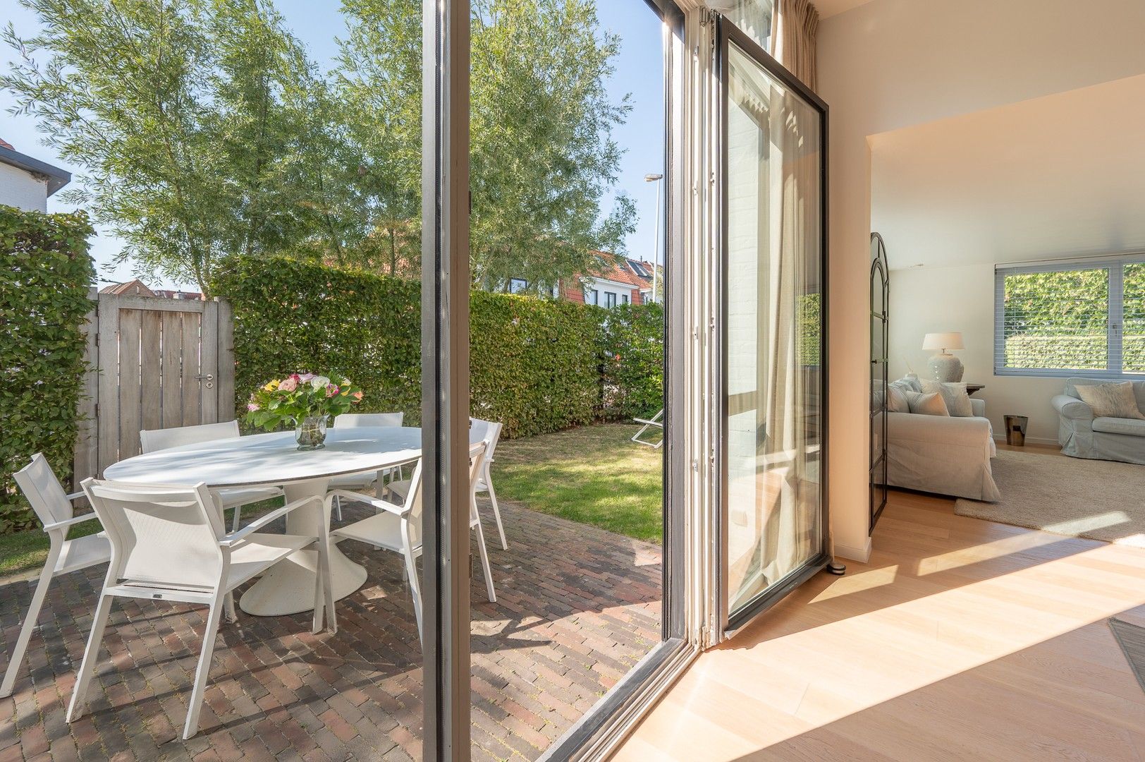 Prachtige, lichtrijke woning vlakbij het pittoreske Oosthoekplein in het Zoute op wandelafstand van de zee en het Zwin. foto 2