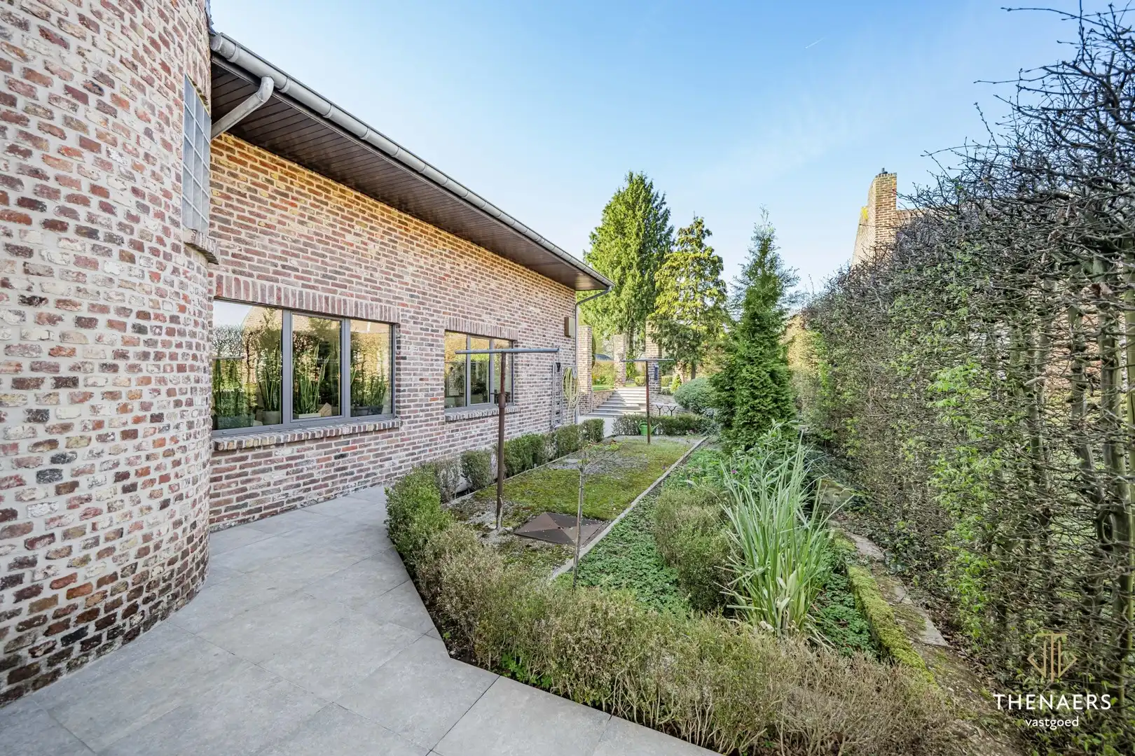 Karaktervolle en uitzonderlijk ruime woning met 5 slpks op&nbsp;een perceel van 36a 60ca. foto 49