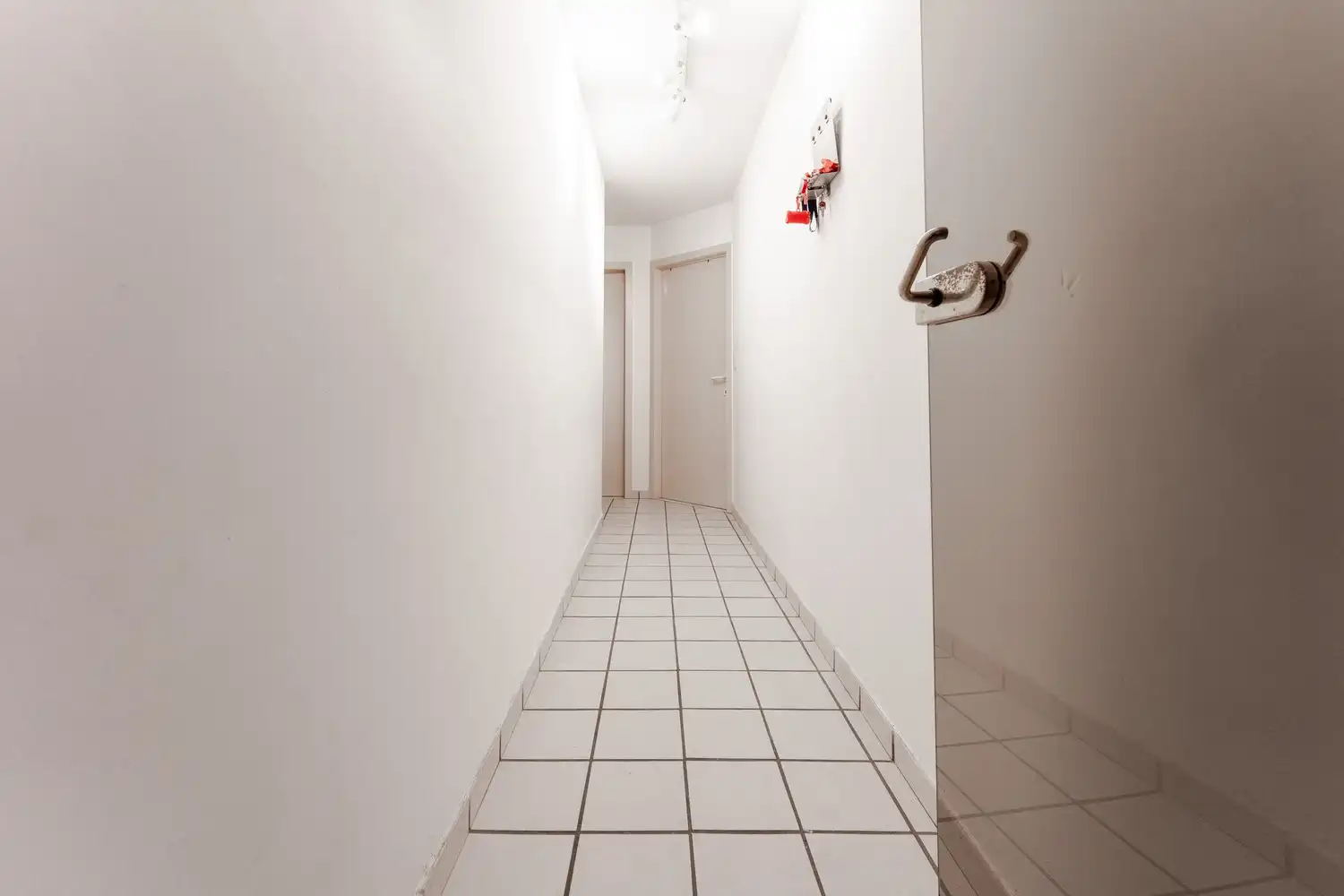 Ruim gelijkvloers appartement met 2 slaapkamers en garagebox nabij het centrum van Bree. foto 14