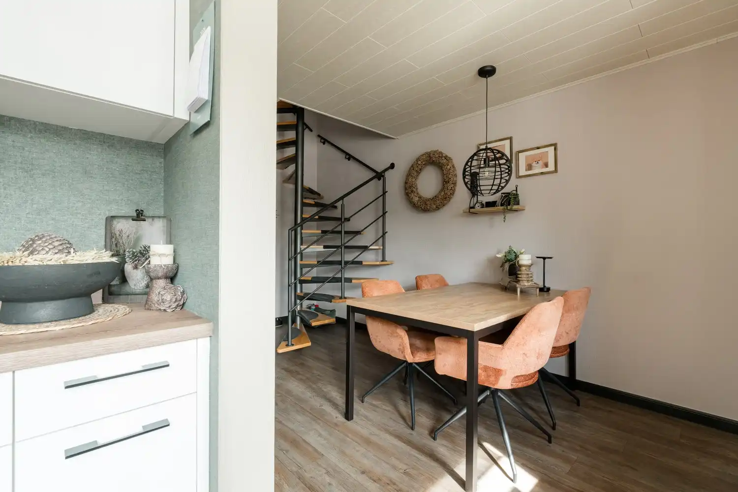 Zeer ruim appartement/stadswoning pal in het centrum van Pelt foto 14