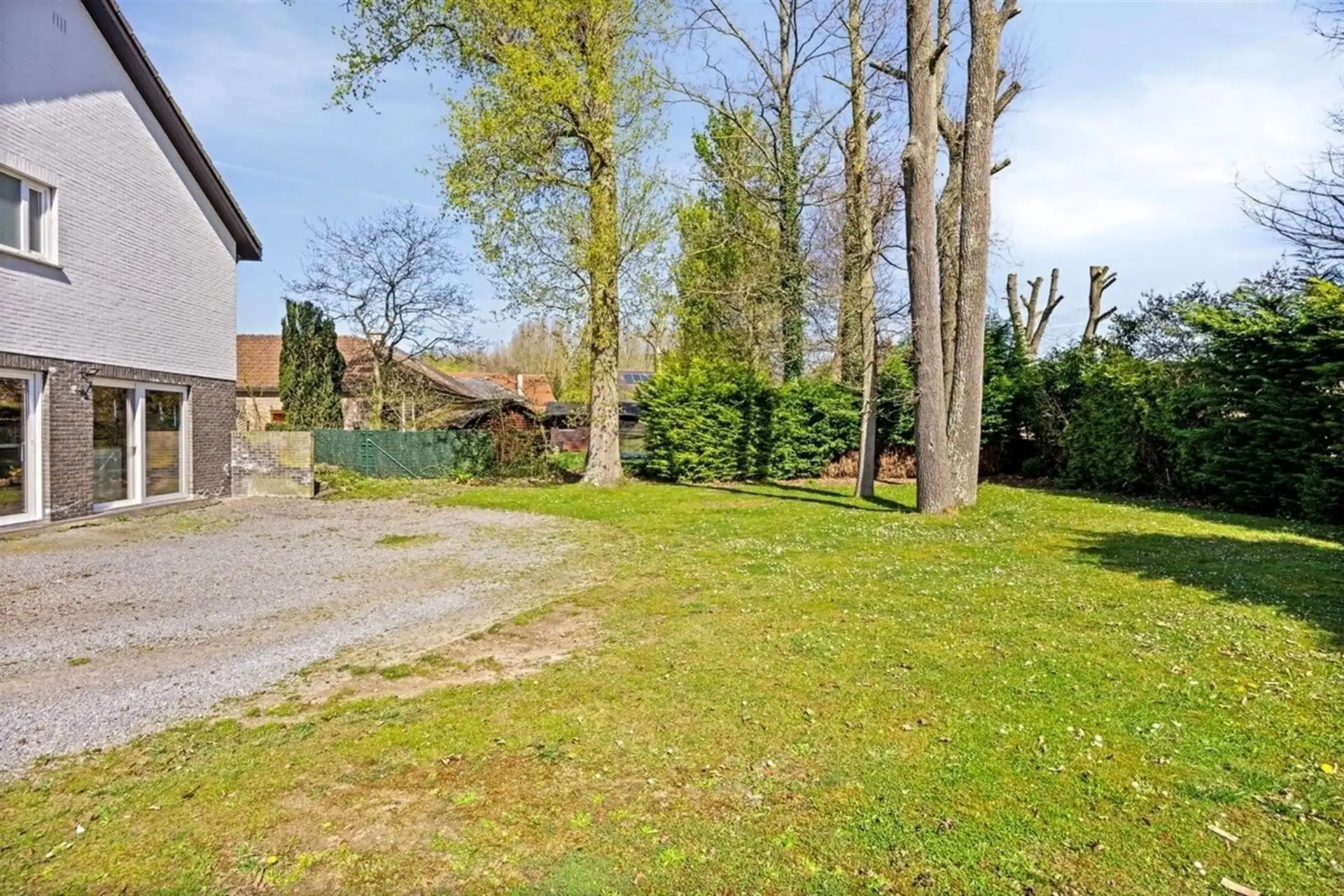 Ruime gerenoveerde villa met 4 slaapkmaers in residentiele wijk foto 27