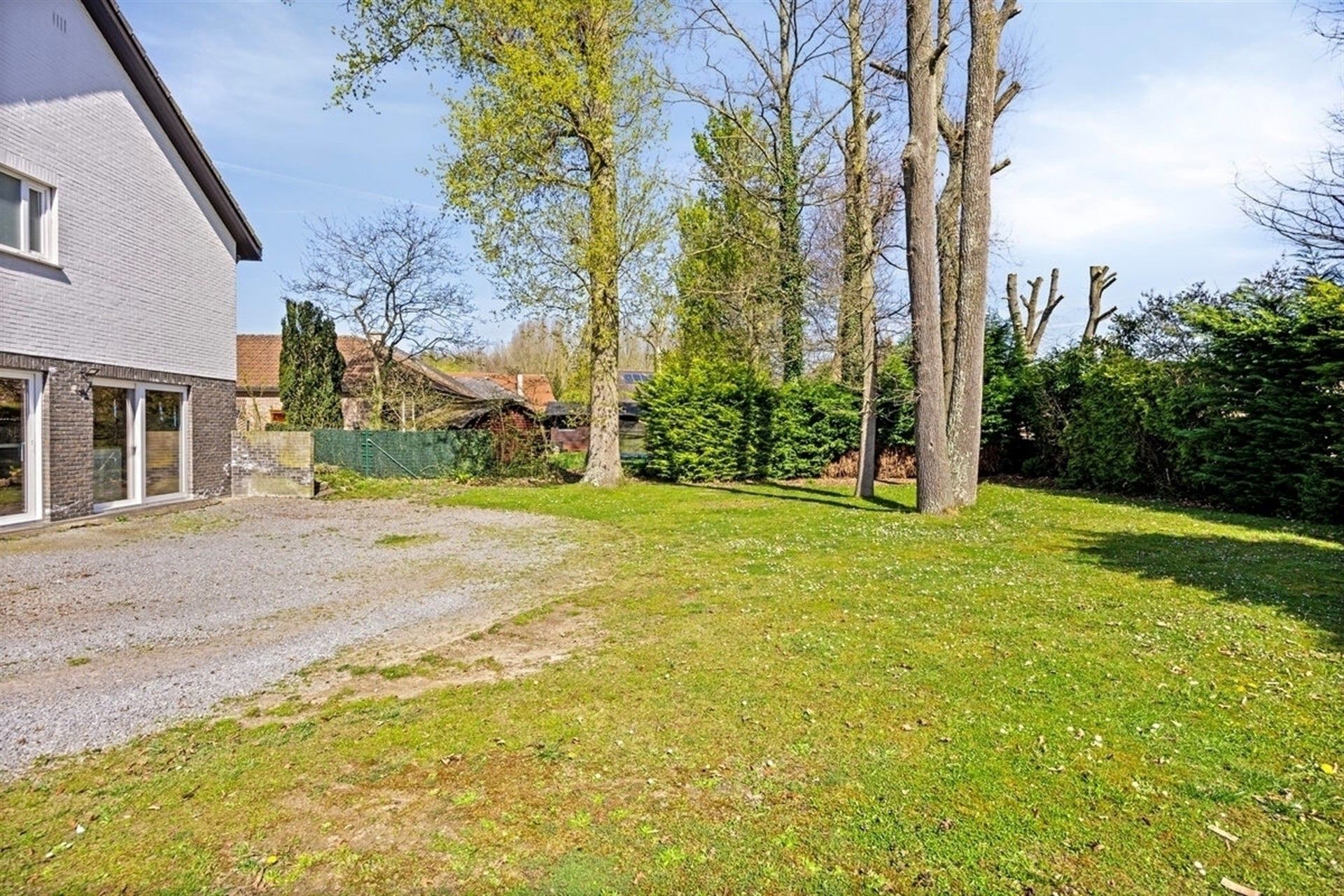 Ruime gerenoveerde villa met 4 slaapkmaers in residentiele wijk foto 27