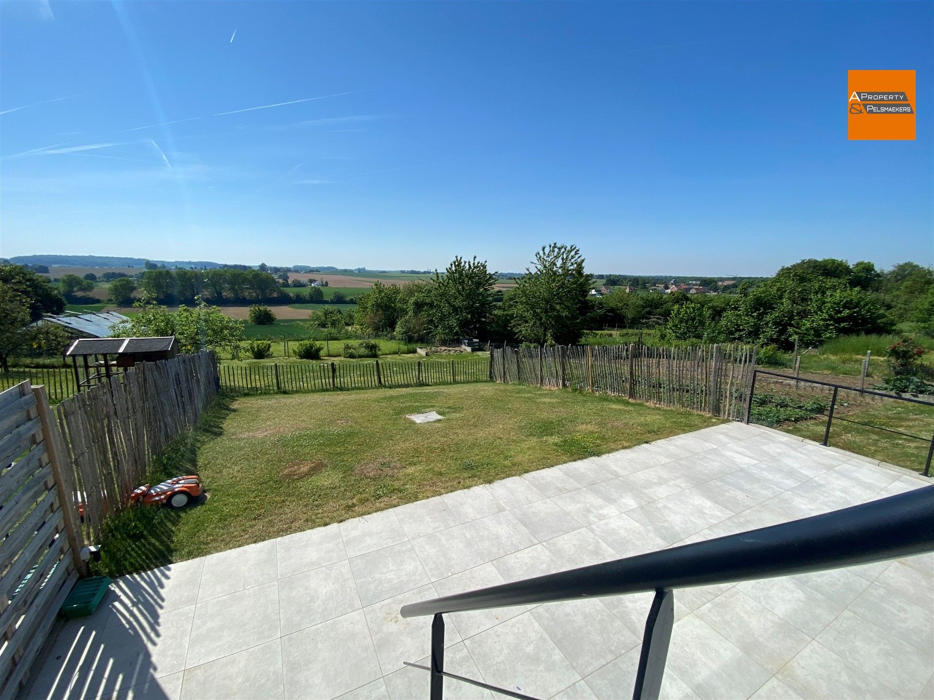 Nieuwbouw woning met 3 slaapkamers en tuin op toplocatie foto 2