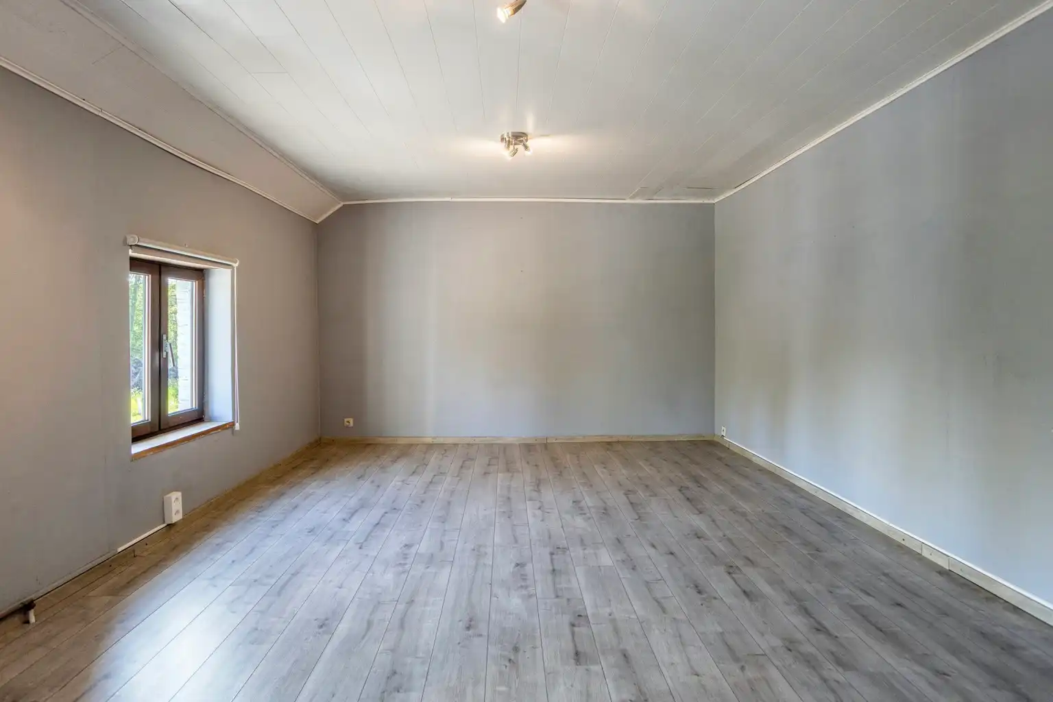 RUIME WONING MET TUIN IN BOUTERSEM foto 15