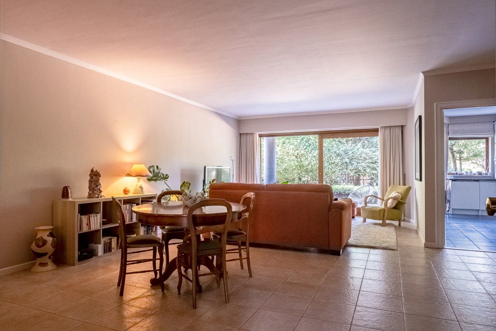 Gelijkvloers appartement met twee slaapkamers foto {{pictureIndex}}