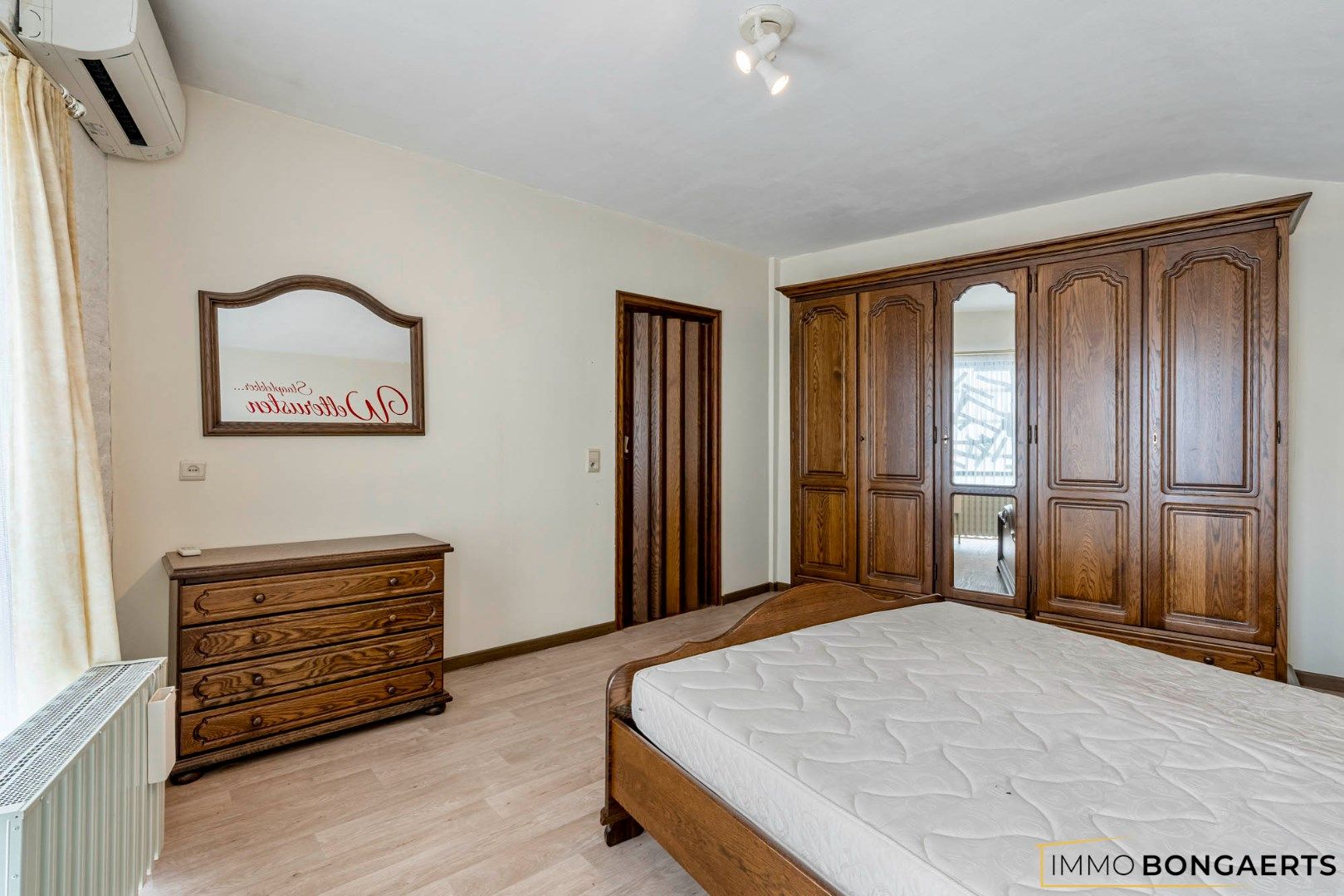 Ruime woning met vier slaapkamers  foto 17