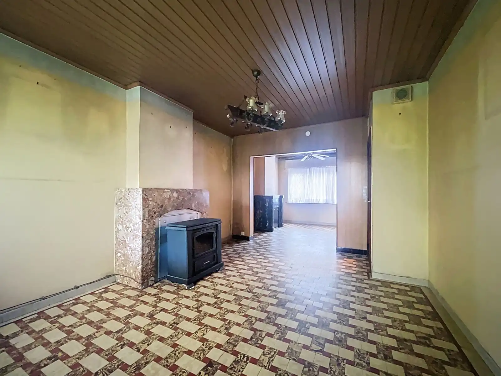 Mooi gelegen, Te renoveren Stadswoning met 3 SLPK én Tuin! foto 7