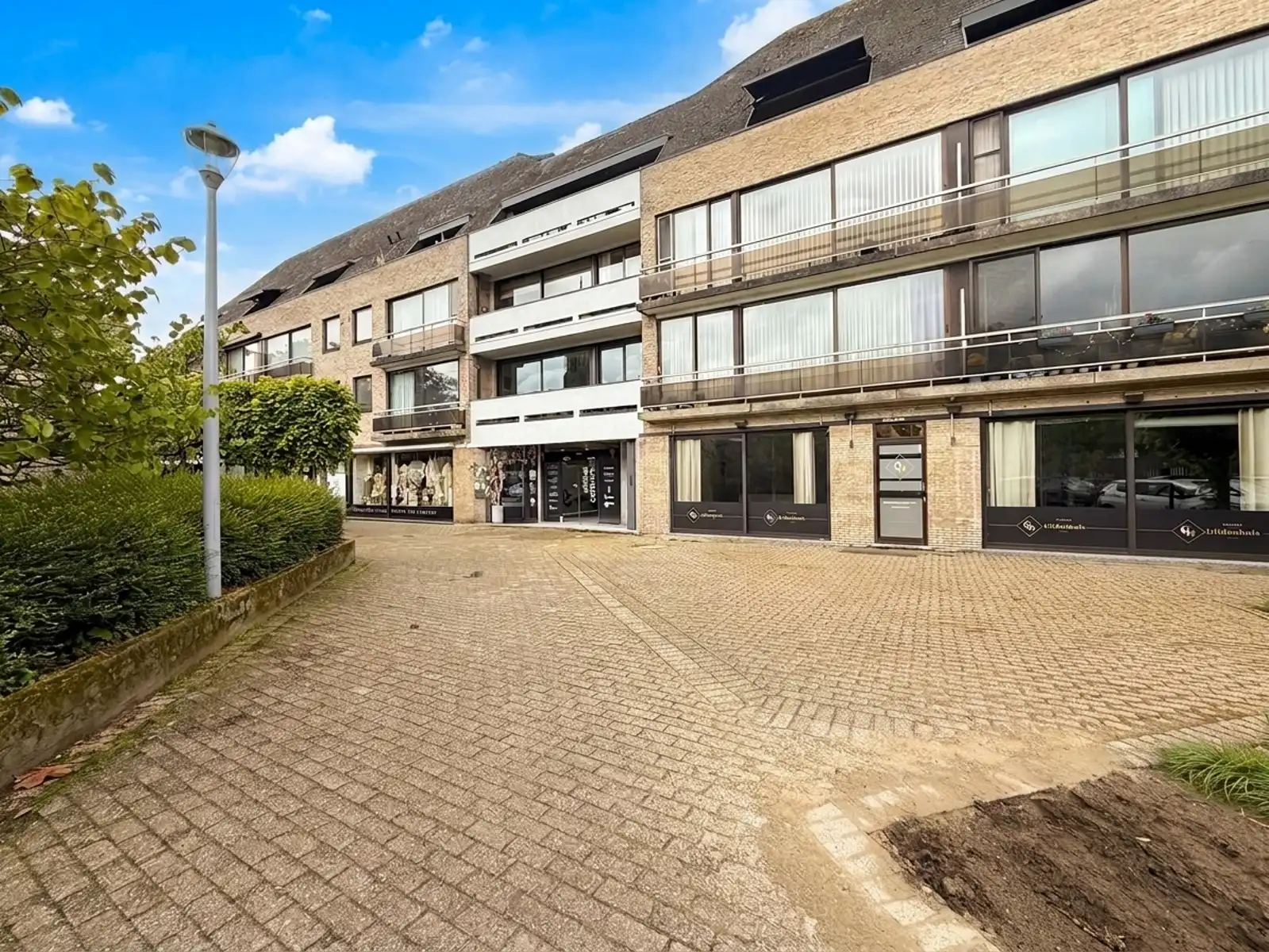 Ruim appartement met 3 slpks in centrum Sint-Kruis foto 2