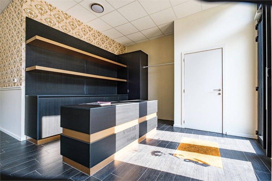 HANDELSRUIMTE TE HUUR OP CENTRALE LIGGING IN SINT-TRUIDEN foto 4