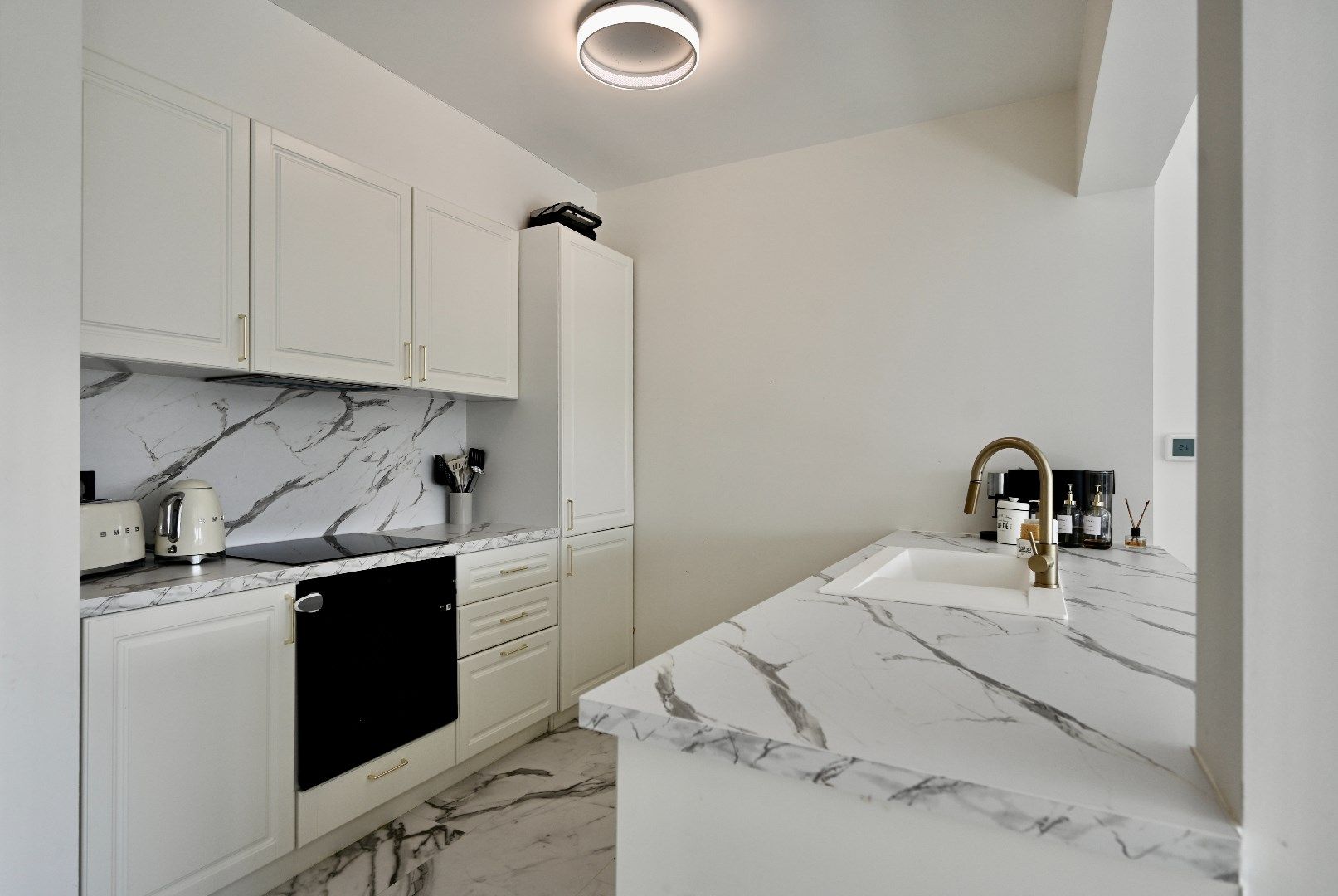 STIJLVOL GERENOVEERD APPARTEMENT MET OVERDEKTE STAANPLAATS TE MARIAKERKE foto 5
