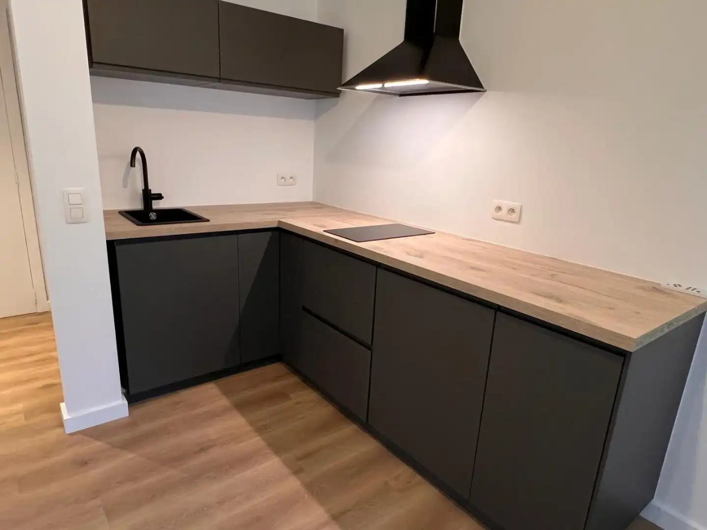 Vernieuwde studio met balkon  foto 4
