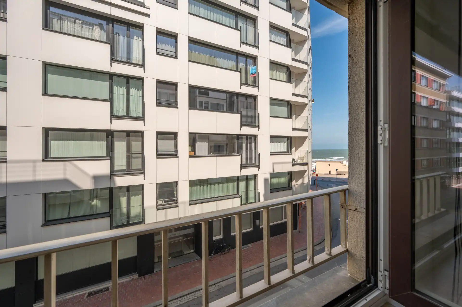 Prachtig twee slaapkamer appartement met zijdelings zeezicht, vlak bij de Kustlaan foto 9