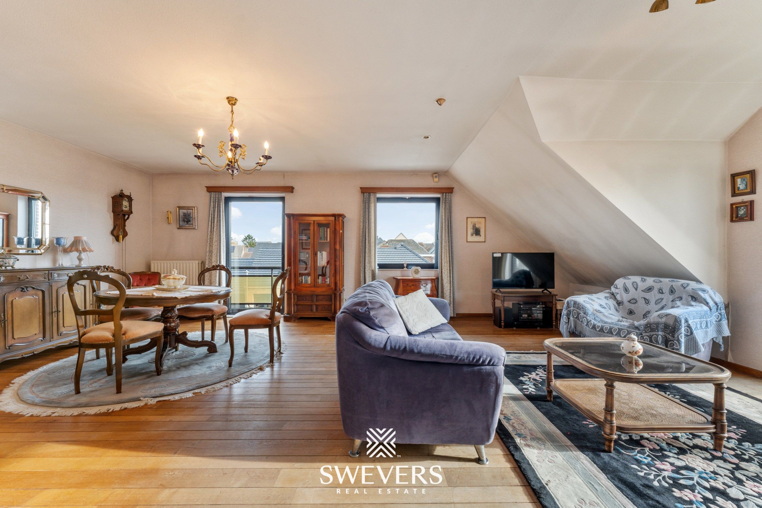 Ruim appartement met 3 slpk en veel lichtinval in Borgloon foto 2