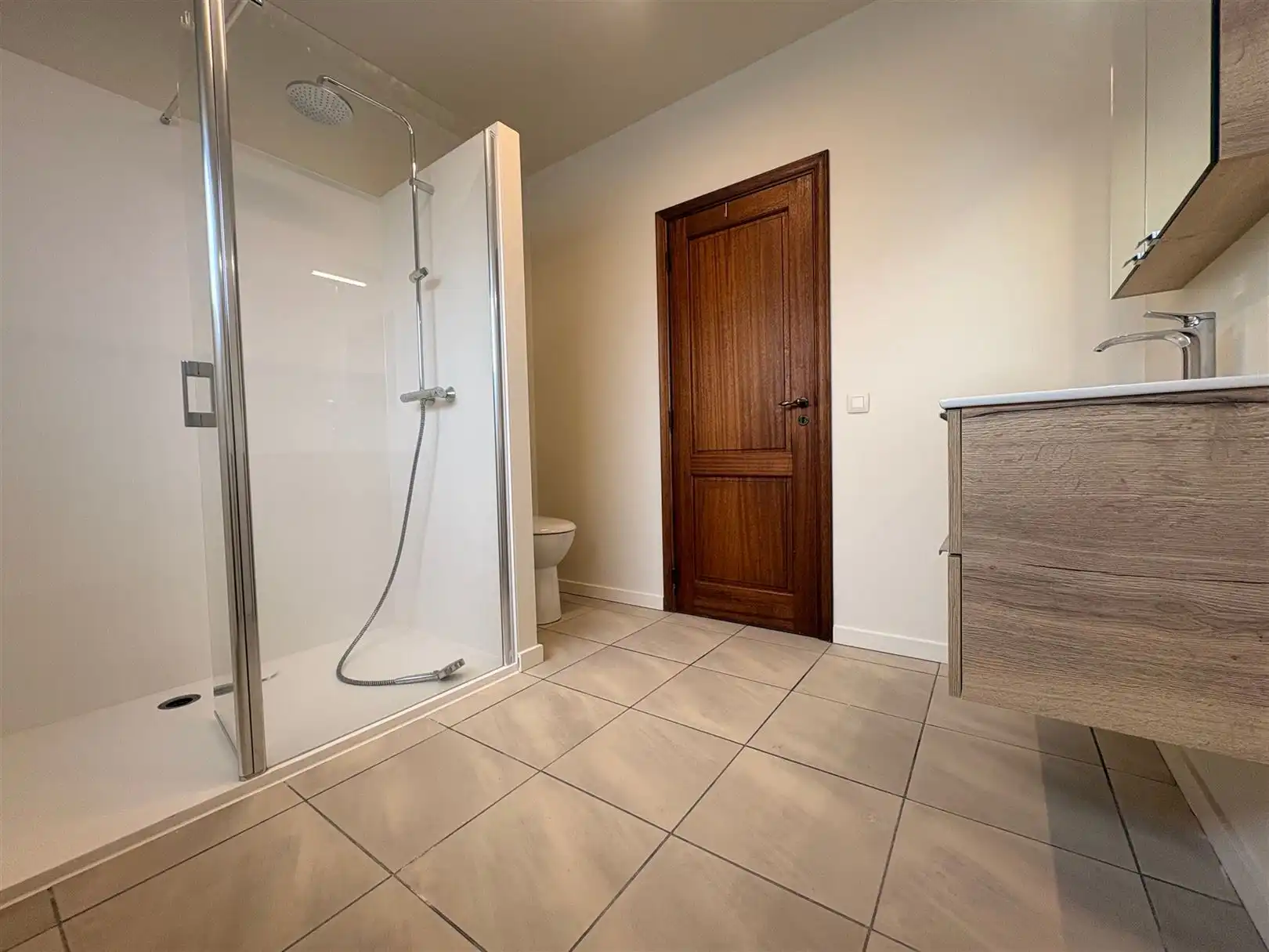 Instapklaar volledig gerenoveerd appartement met garage.  foto 18