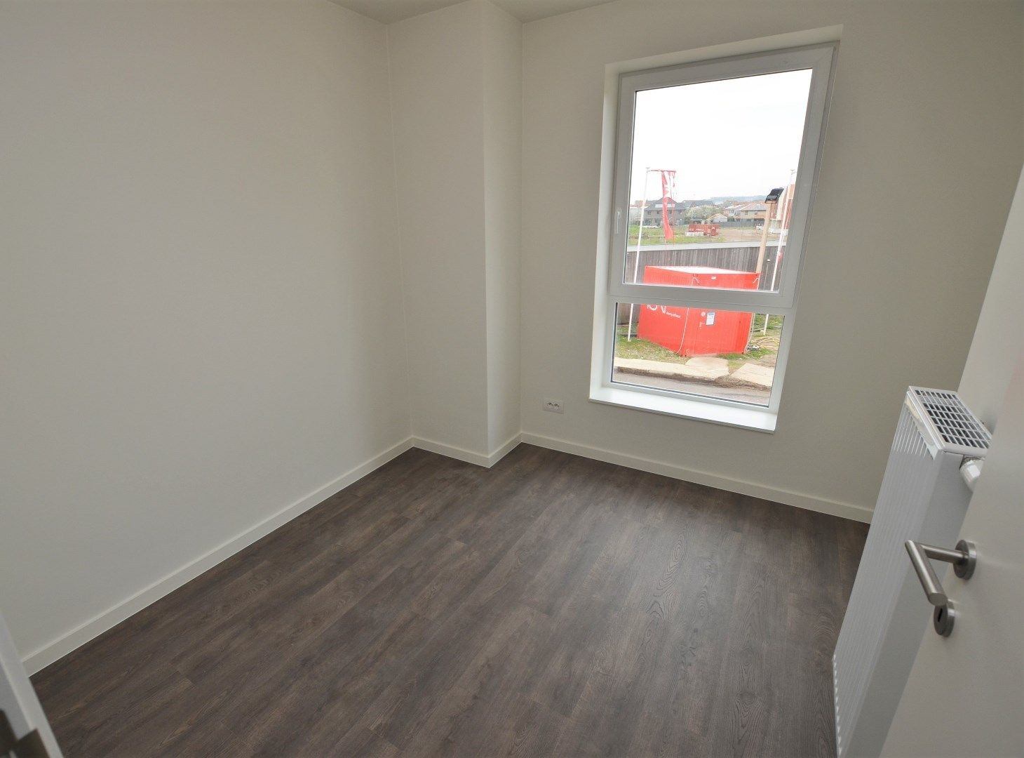 Woning met 2 auto-staanplaatsen foto 8