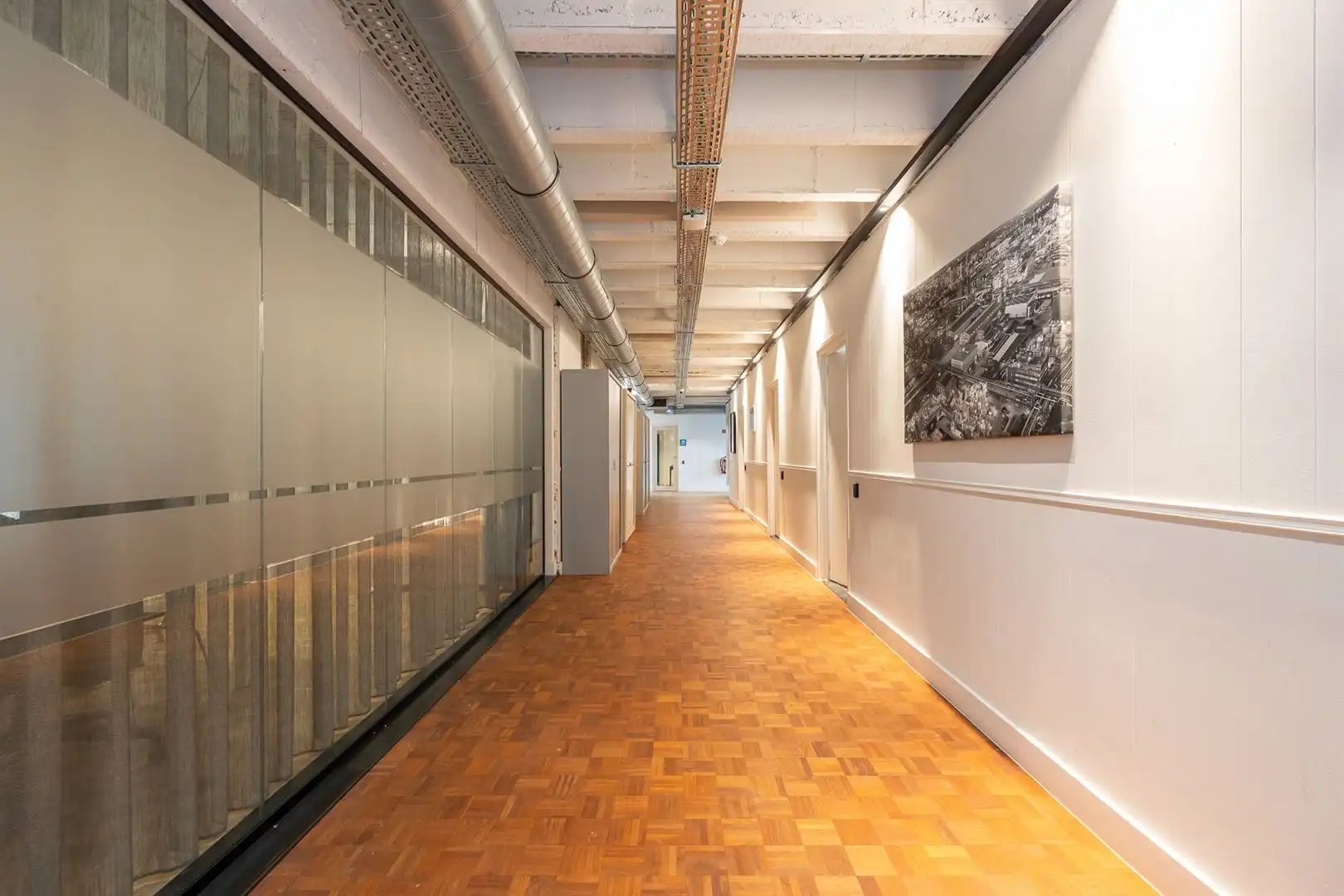 &nbsp;Zeer gunstig gelegen kantoor met uniek zicht over centrum A foto 3