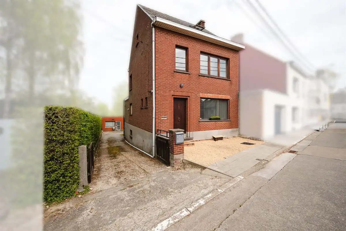 Hoofdfoto van de publicatie: Gunstig gelegen woning met prachtige tuin in Scheldewindeke 