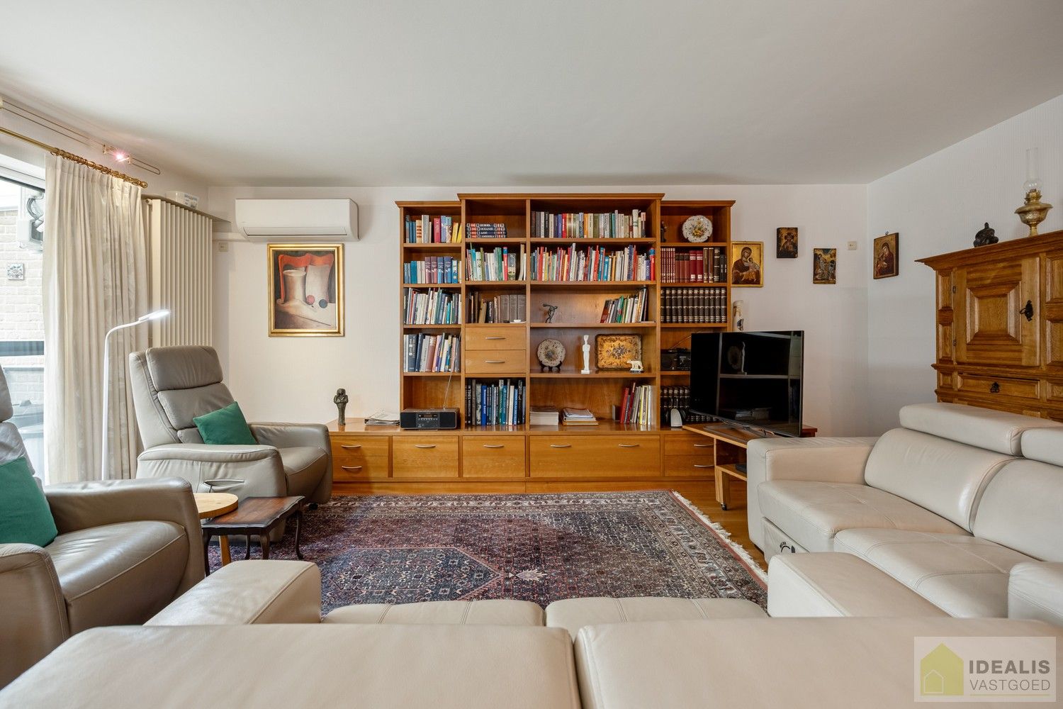 IDEALIS VASTGOED – RUIM INSTAPKLAAR APPARTEMENT IN KLEINSCHALIGE RESIDENTIE MET LICHTRIJKE LEEFRUIMTE, OPEN KEUKEN, HEERLIJK OVERDEKT TERRAS, 3 SLAAPKAMERS, BADKAMER, FIJNE WASPLAATS/BERGING EN INPANDIGE GARAGE OP EEN UITERST GUNSTIGE LOCATIE MIDDEN IN HET CENTRUM VAN PELT!! ZEER GESCHIKT VOOR KANDIDATEN OP ZOEK NAAR INSTAPKLAAR APPARTEMENT foto 8