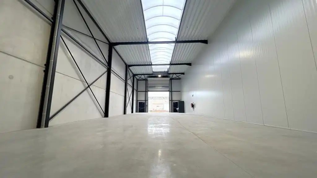 Nieuwbouw loods te huur in Buggenhout foto 2