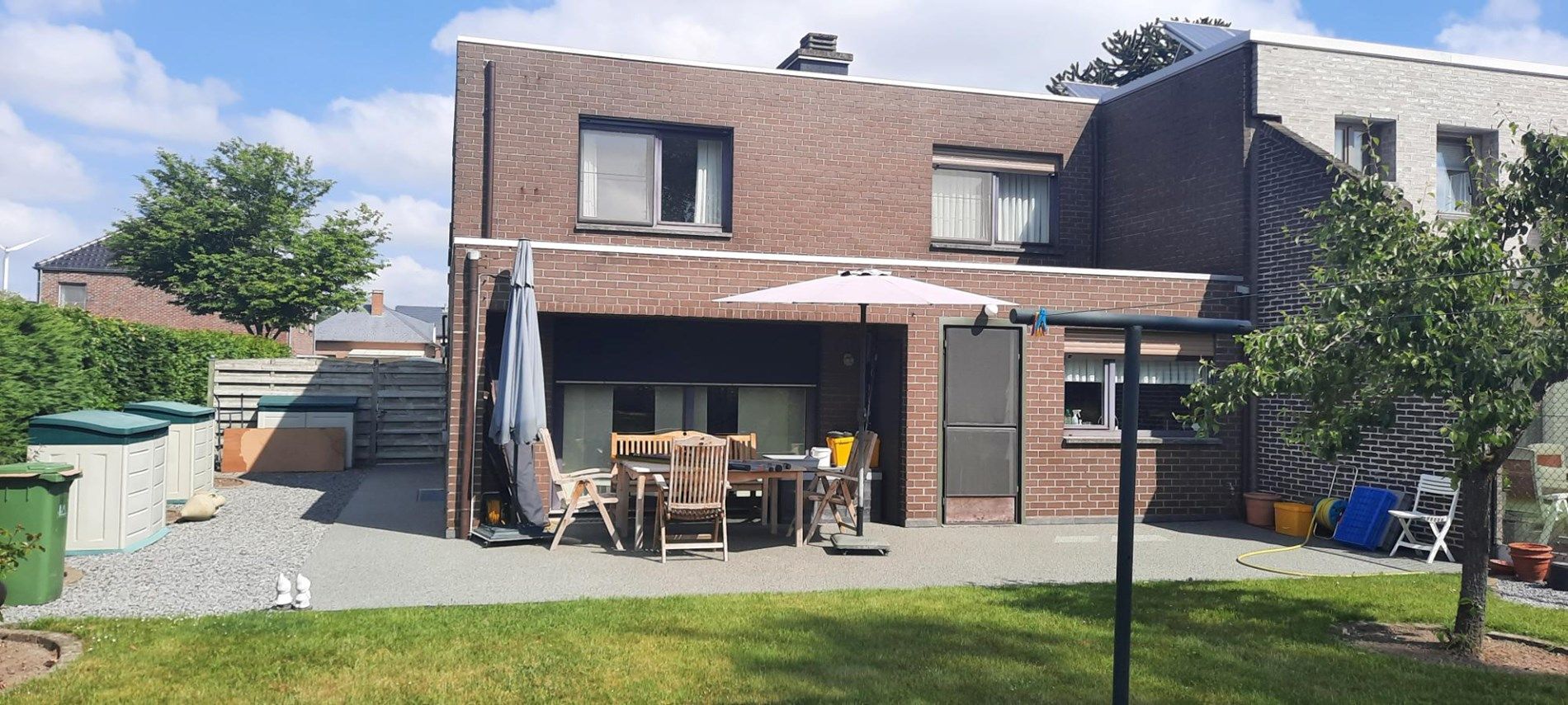 Halfopen woning met 3 slaapkamers, tuin en garage te Neeroeteren.  foto 12