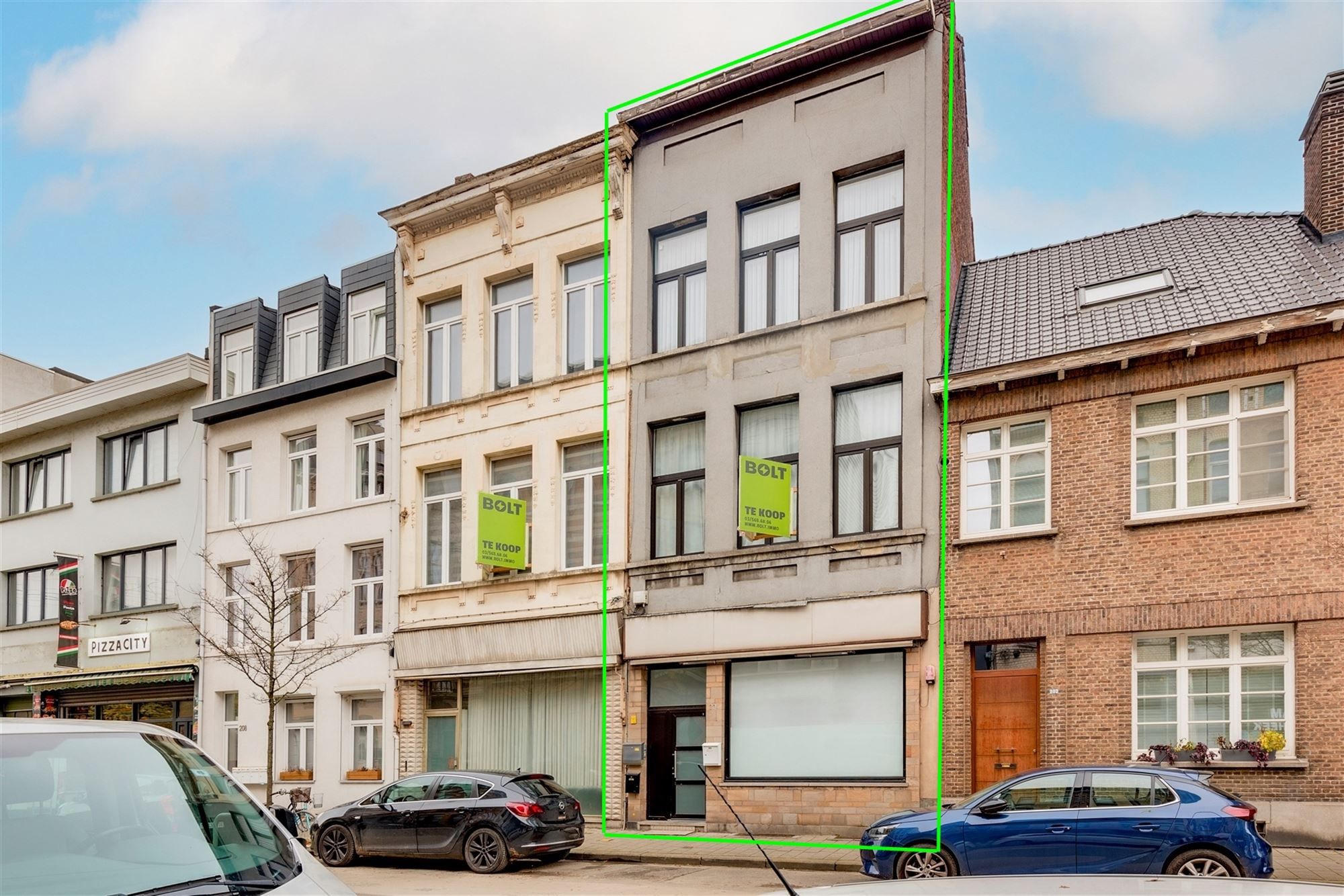 Huis ingedeeld in 6 verhuurde units - 6,9% netto rendement foto {{pictureIndex}}