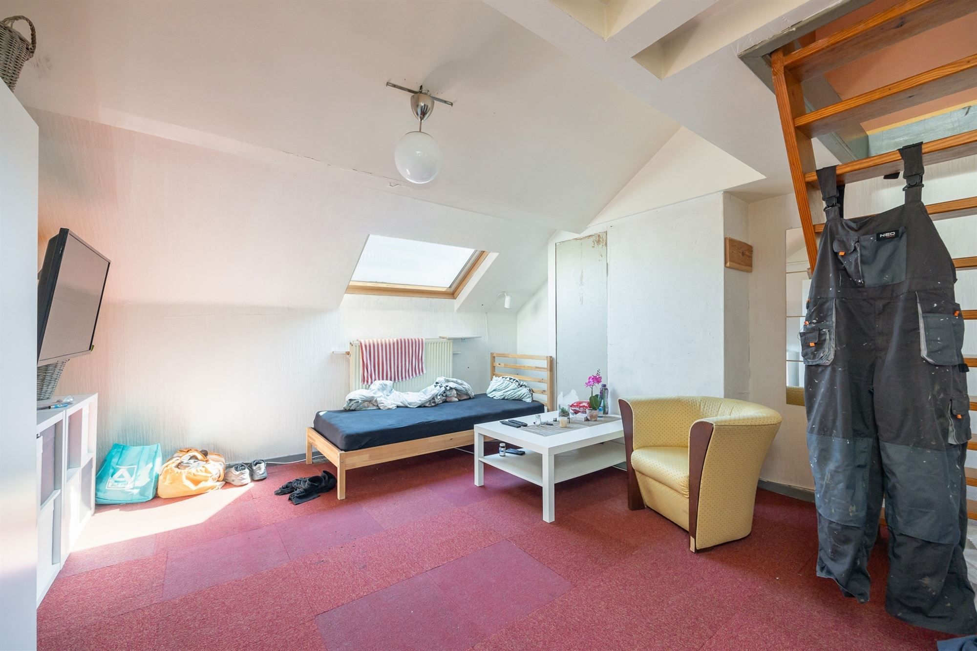 Karaktervolle burgerwoning met potentieel in geliefde buurt foto 21