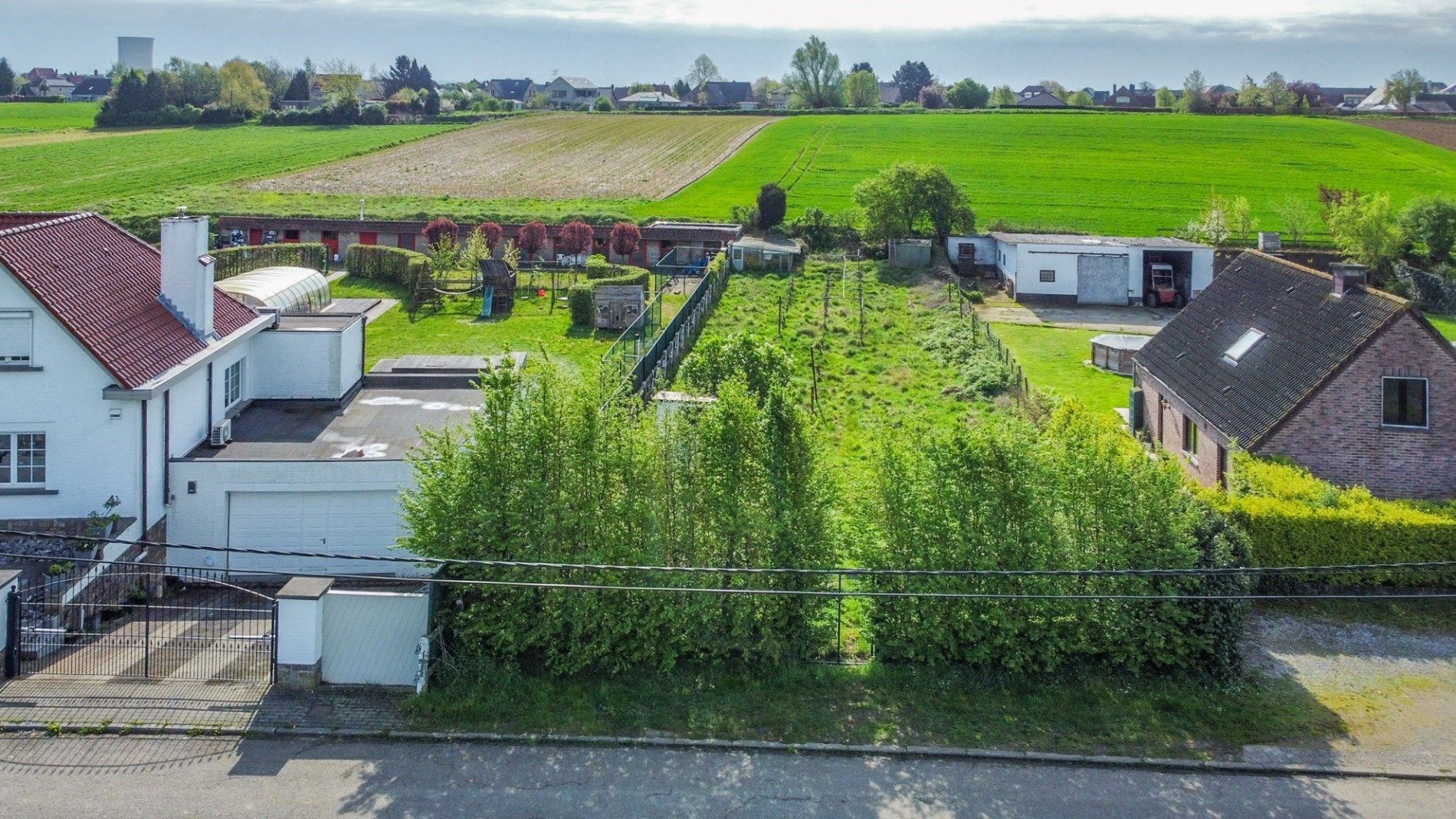 Een welgelegen perceel bouwgrond van 10a 35ca! foto {{pictureIndex}}