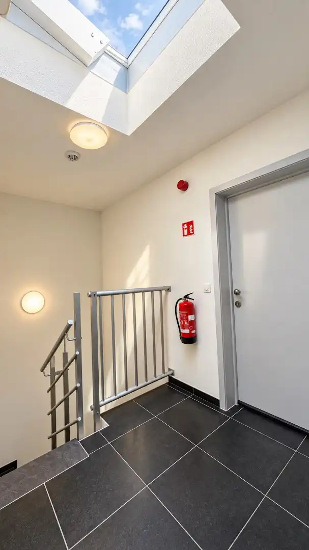 Instapklaar appartement met afzonderlijke garage en terras foto 14