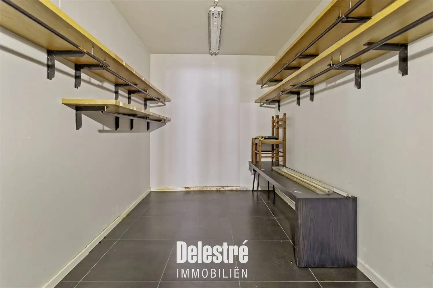 MODERN INSTAPKLAAR COMMERCIEEL GELIJKVLOERS BEVERSTRAAT foto 14