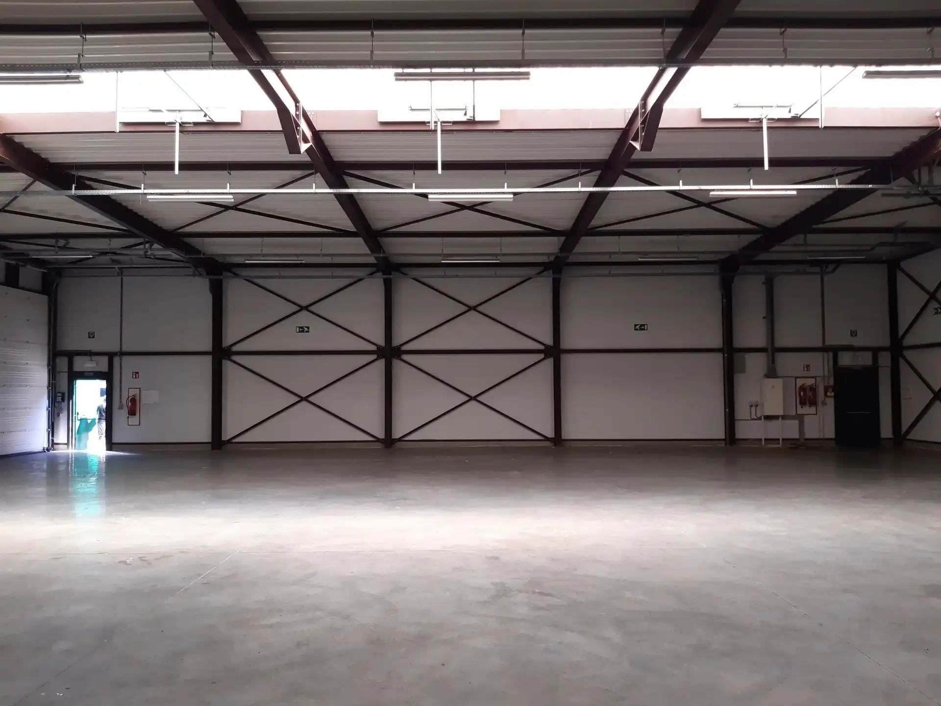 Bedrijfsunit van 575 m² te huur in Sint-Truiden. foto 5