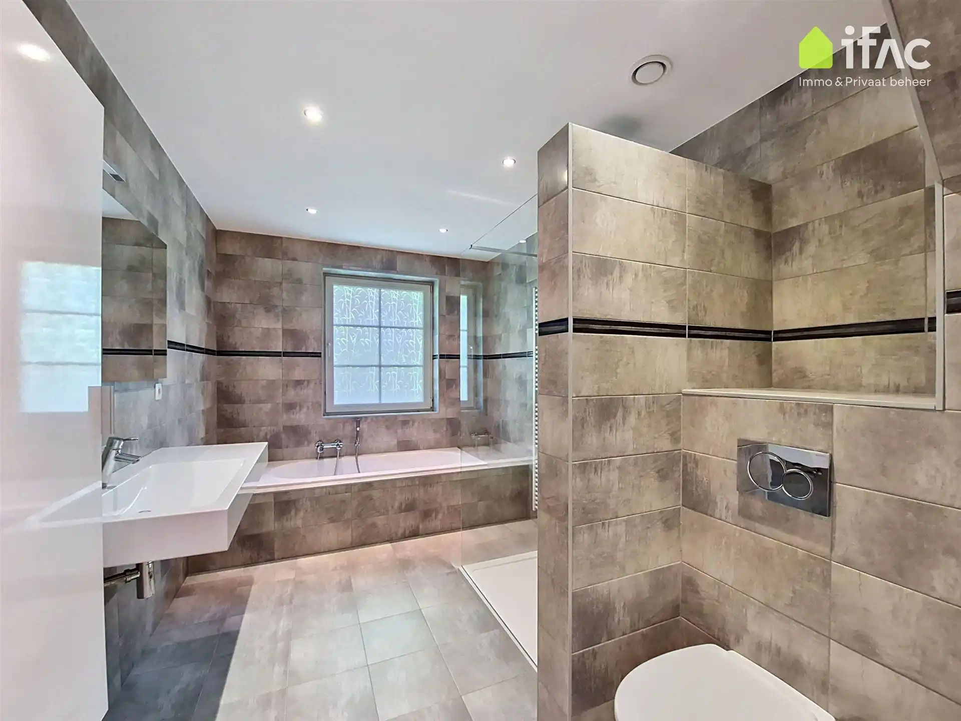 Exclusieve luxevilla op 14,47are in woonpark foto 23