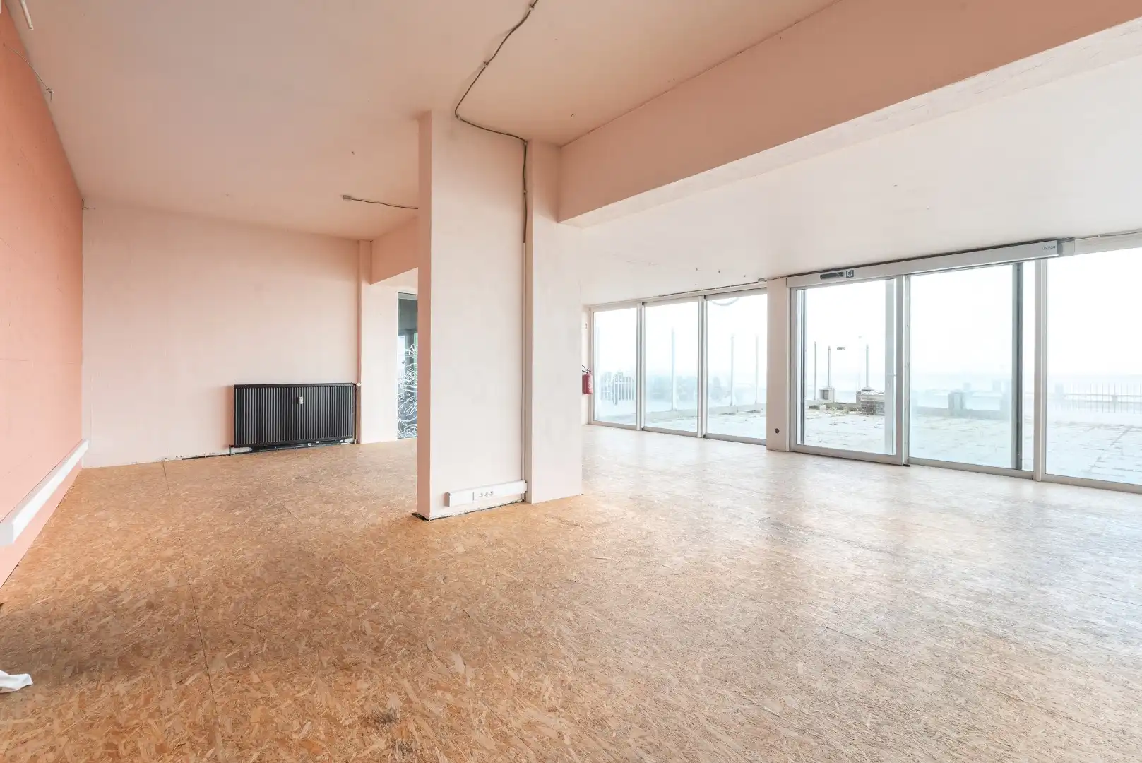 HANDELSPAND OP TOPLOCATIE MET GARAGE foto 9