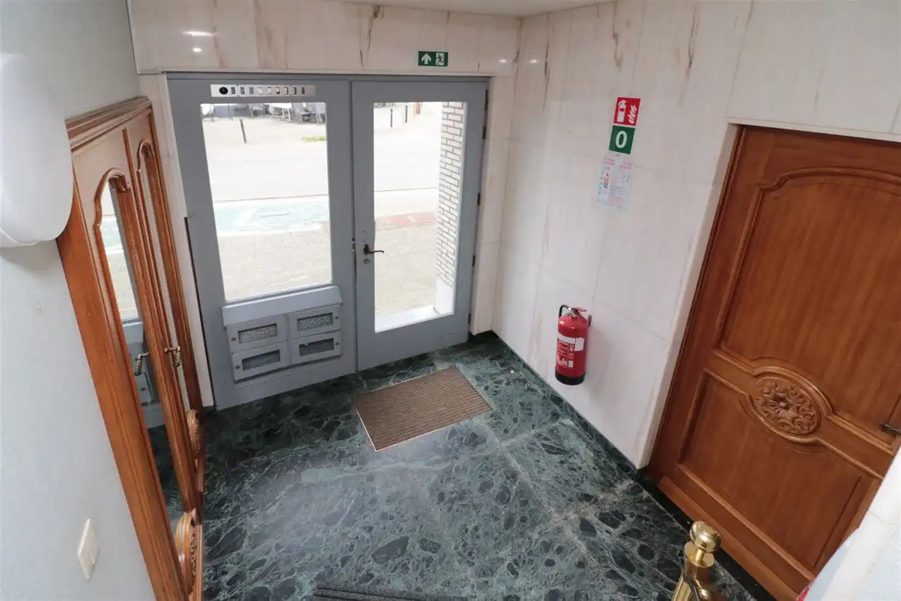 Opbrengsteigendom (handel & 4 app) op toplocatie foto 125