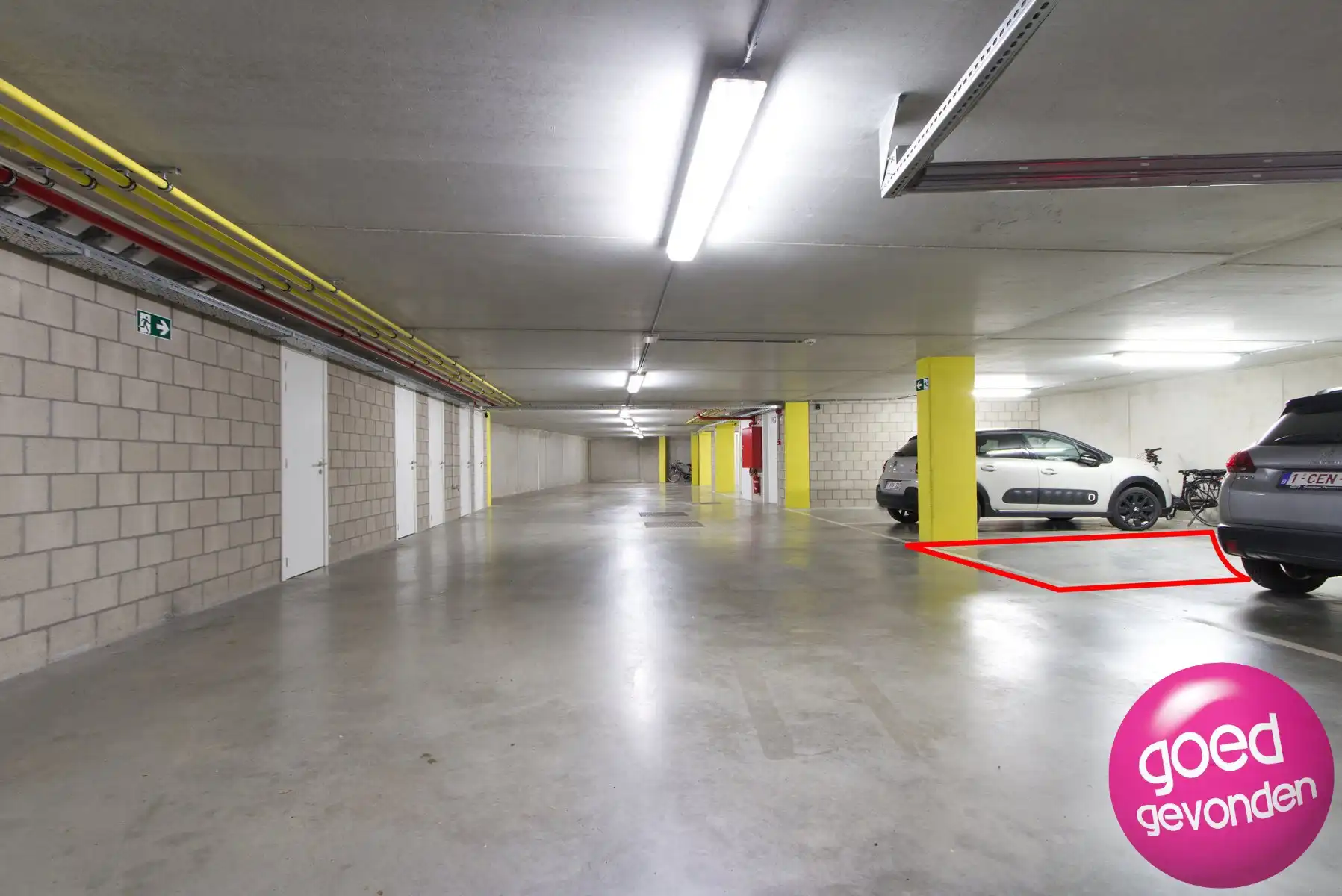 ONDERGRONDSE PARKEERPLAATS - CENTRUM - VEILIG - AUTOLIFT foto 5