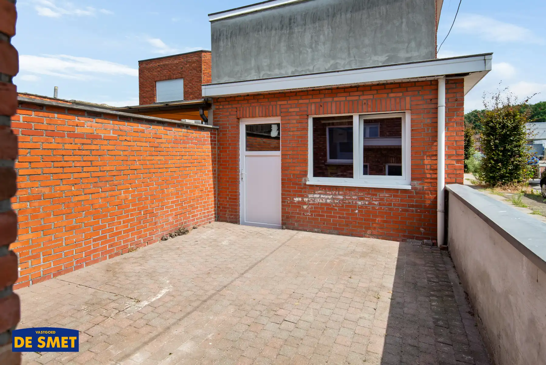 Volledig vernieuwde halfopen bebouwing met koer en garage foto 7