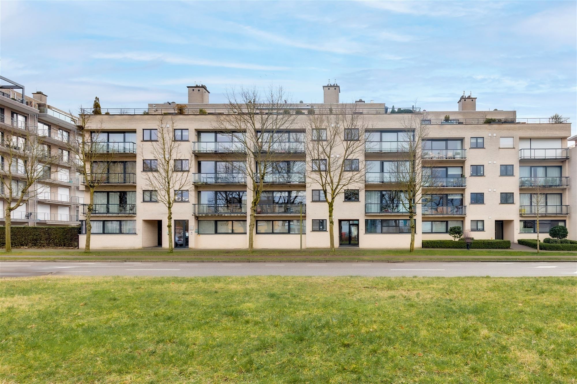 Instapklaar appartement met twee terrassen foto 2