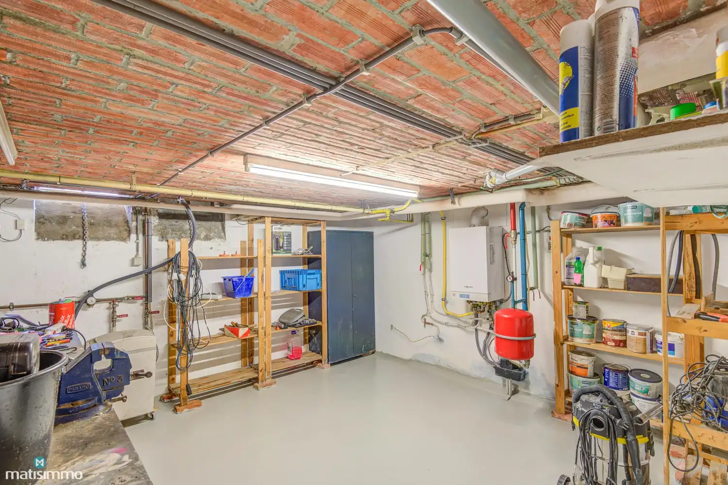 KARAKTERVOLLE EENGEZINSWONING MET 5 SLAAPKAMERS, GARAGE, CARPORT EN TUIN NABIJ HET CENTRUM VAN BILZEN foto 32