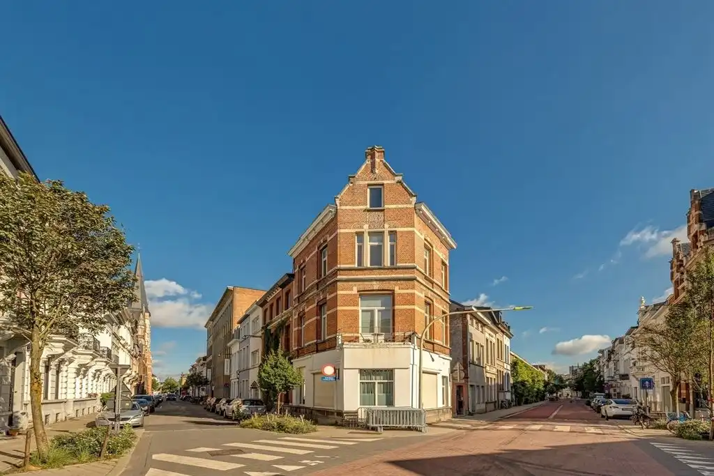 Licht hoekappartement in hartje Zurenborg foto 10